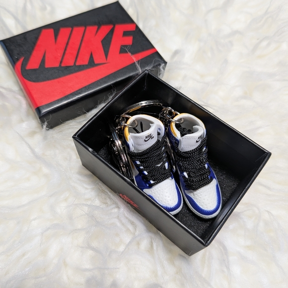 Nike Mini Sneaker Keychain - Picture 2 of 10